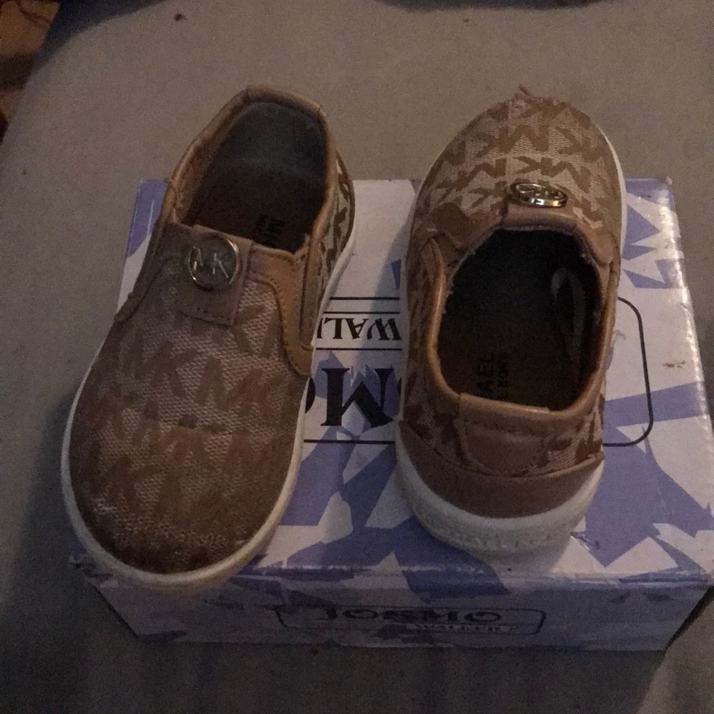 MK casual shoes